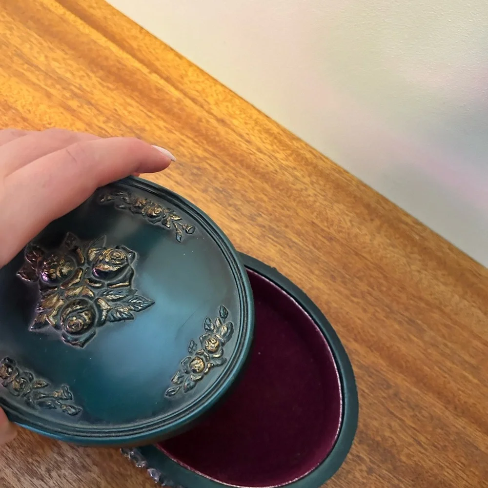 VINTAGE Ornate RARE FLOWER DESIGN JEWELRY BOX - Picture 5 of 6
